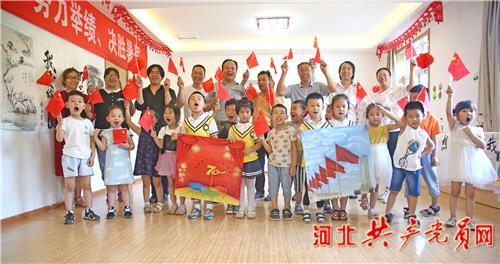 夏季的时尚女孩
